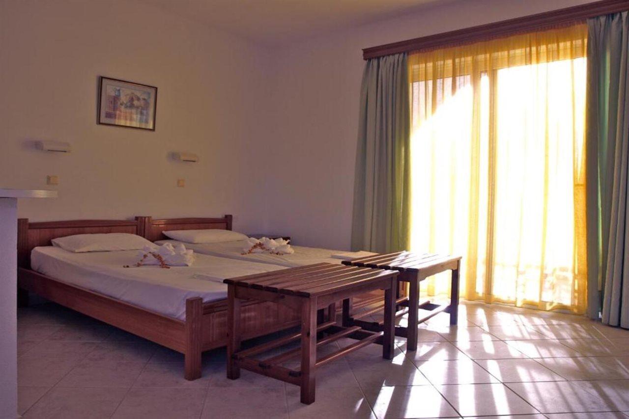 Eristos Beach Hotel Megálon Choríon Esterno foto