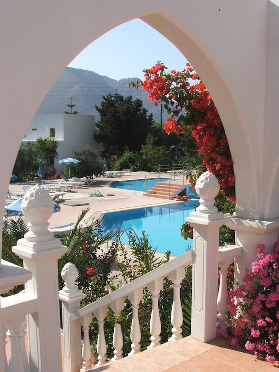 Eristos Beach Hotel Megálon Choríon Esterno foto