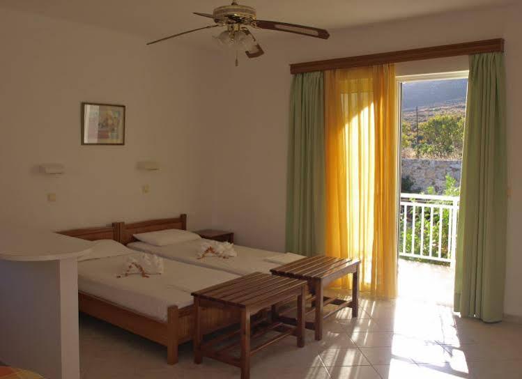 Eristos Beach Hotel Megálon Choríon Esterno foto